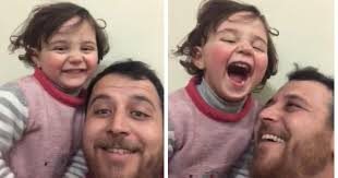 Padre hace reír a su hija durante bombardeo sirio
