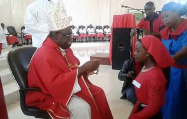 “Queridos jóvenes, usen las redes sociales positivamente, no para destruir a los demás”: Obispo de Solwezi, Zambia