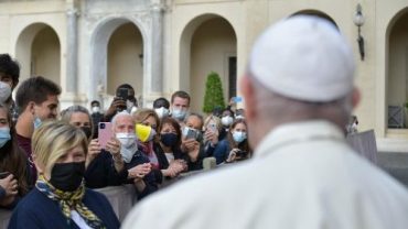 «Rezar no es fácil; es un combate alegre y fatigoso»: papa Francisco
