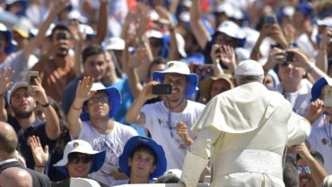 El papa Francisco se encuentra con los adolescentes italianos