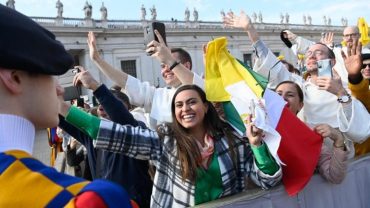 El Papa a los jóvenes: superen las parálisis, levántense, cuiden, den testimonio