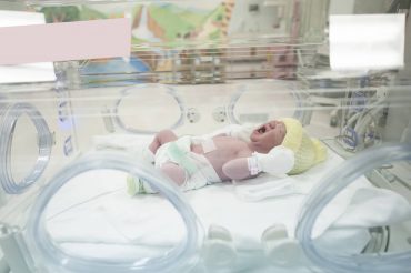 Mueren más de 90 recién nacidos por falta de incubadoras