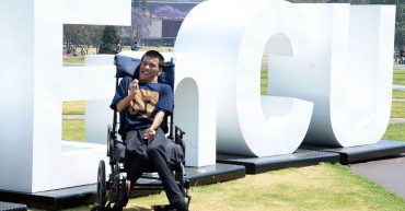 Profesor con discapacidad en la UNAM