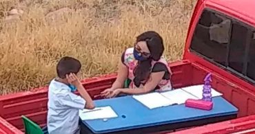 Profesora convierte camioneta en aula móvil en Aguascalientes