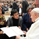 «Nunca más la guerra», tres Nobel entregan al Papa la Declaración sobre Fraternidad Humana