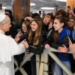 El Papa a los jóvenes: “Una vida de ‘links’ sin relaciones nos desilusiona”