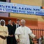 «En la familia de Dios nadie es abandonado», recuerda el Papa a huérfanos en Camerún