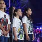 Con el Papa, las voces por la paz de jóvenes coralistas y de Bocelli