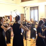 La orquesta juvenil de Salzburgo toca con los violines de Mozart en El Vaticano